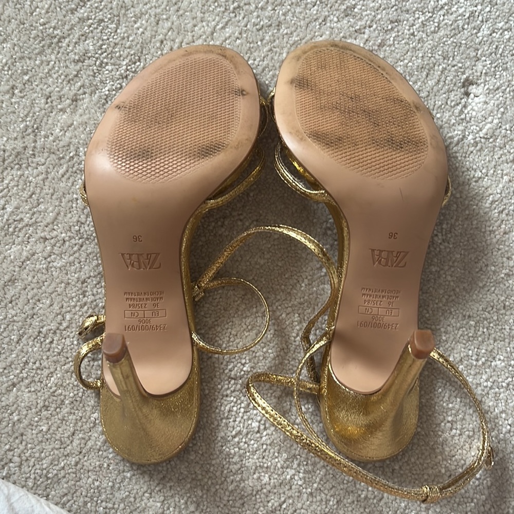Gold strappy Zara sandals - Picture 3 of 8